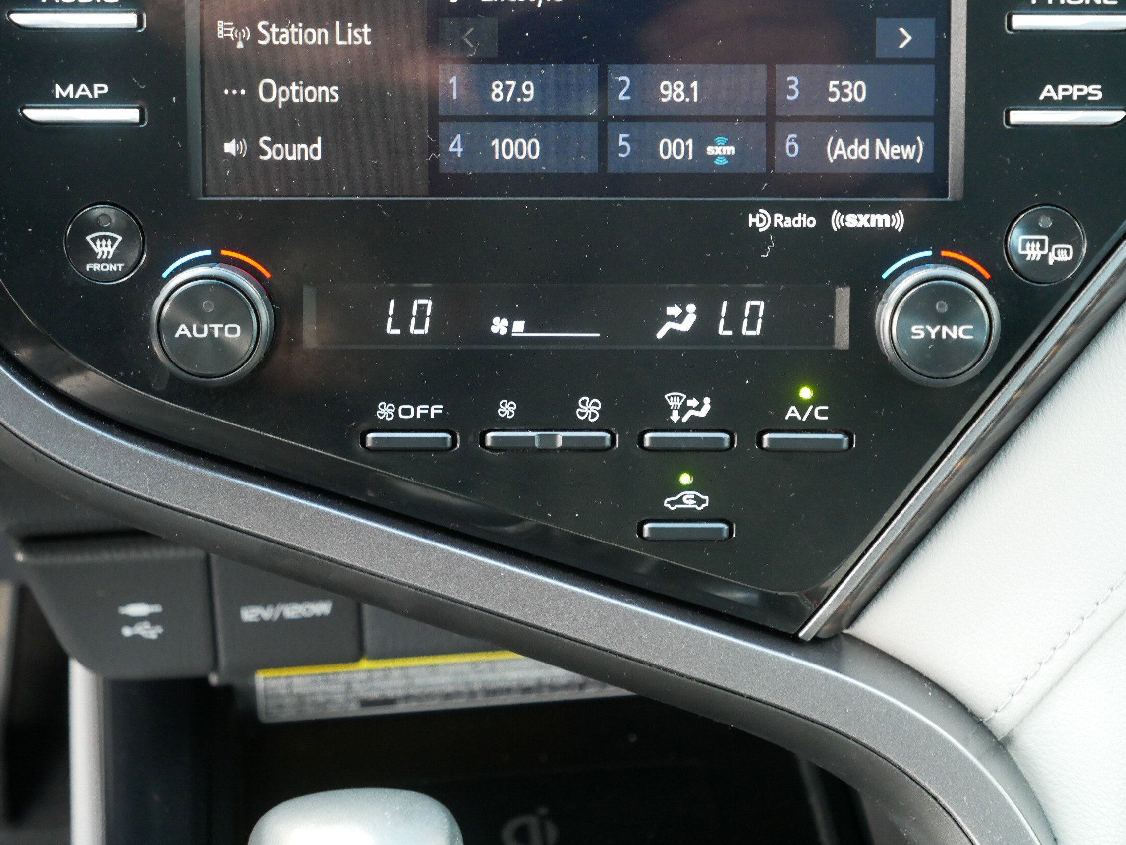 Used 2019 Toyota Camry XLE FWD image 23