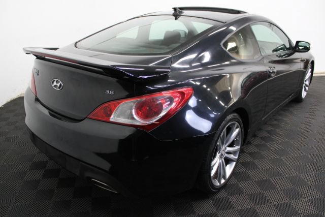 Used 2011 Hyundai Genesis 3.8 RWD image 5
