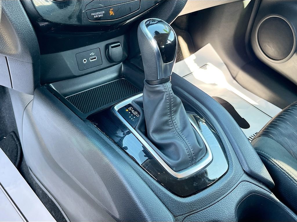 Used 2020 Nissan Rogue S image 16