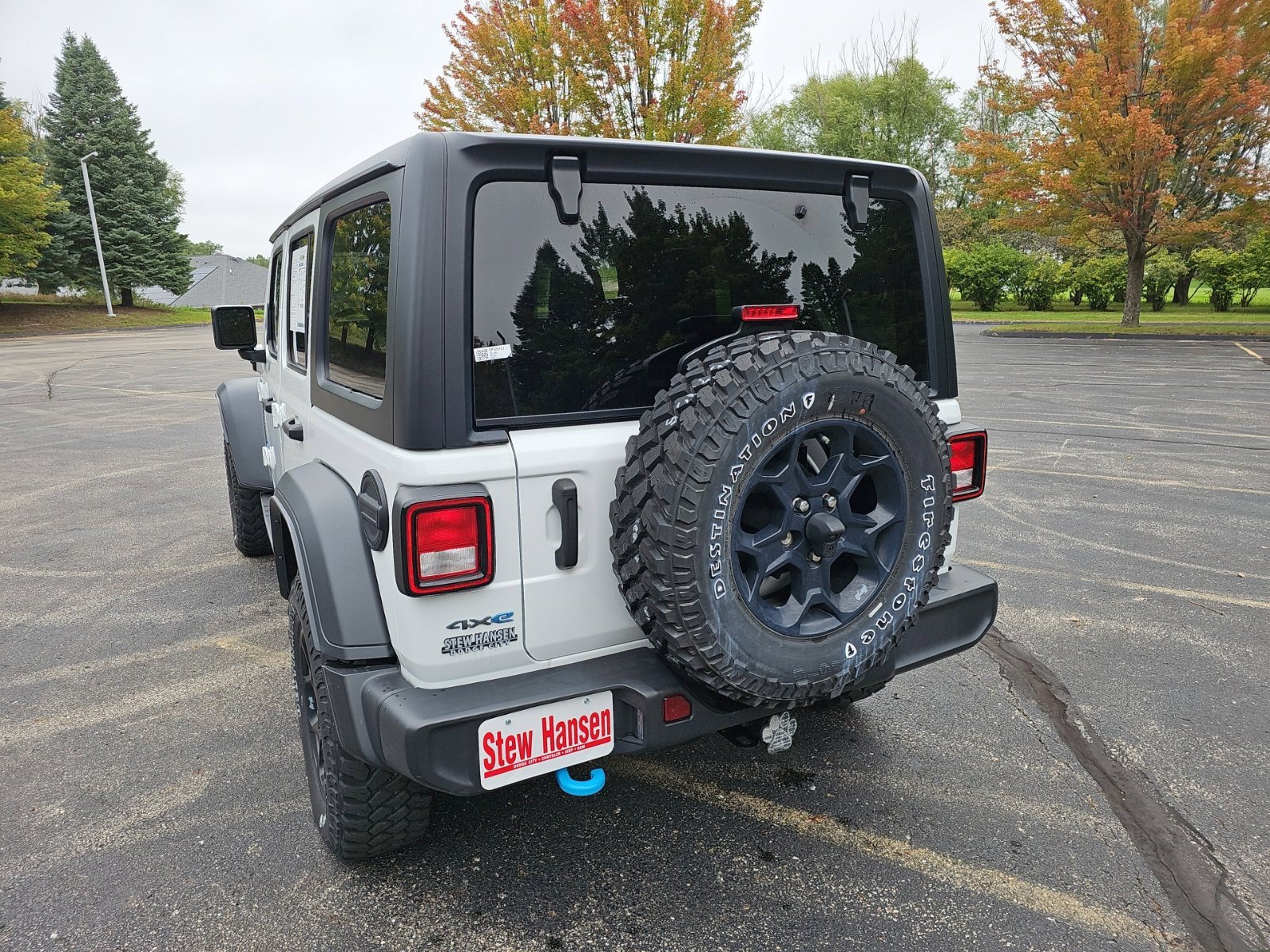 Used 2023 Jeep Wrangler Unlimited w/ Cold Weather Group AWD/4WD image 3