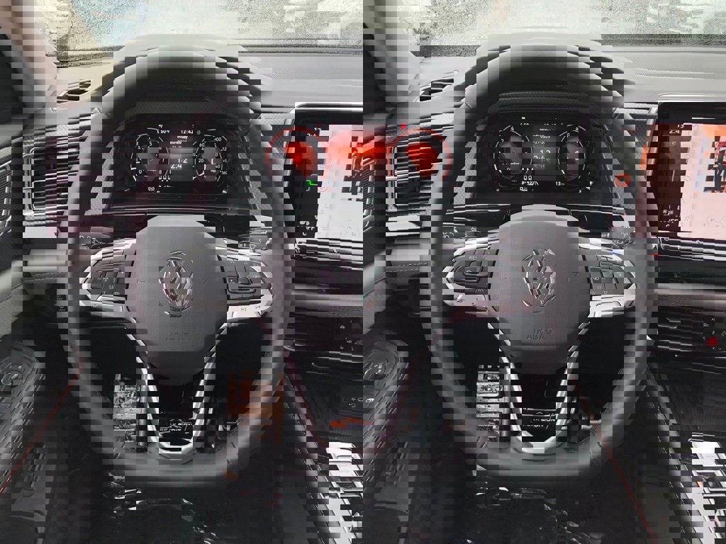 New 2025 Volkswagen Atlas Peak Edition SE image 18