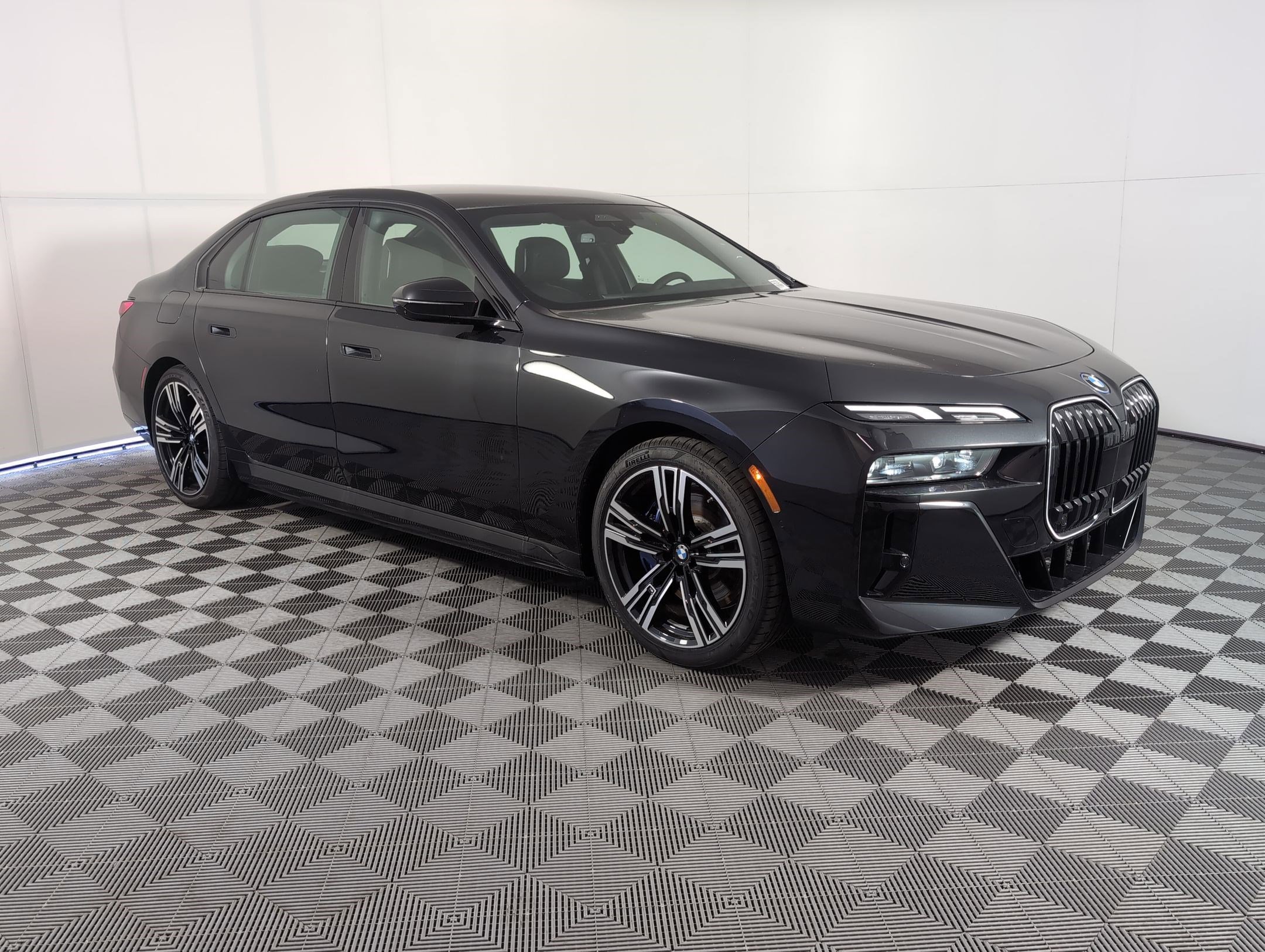 New 2025 BMW i7 xDrive60 w/ Premium Package image 6