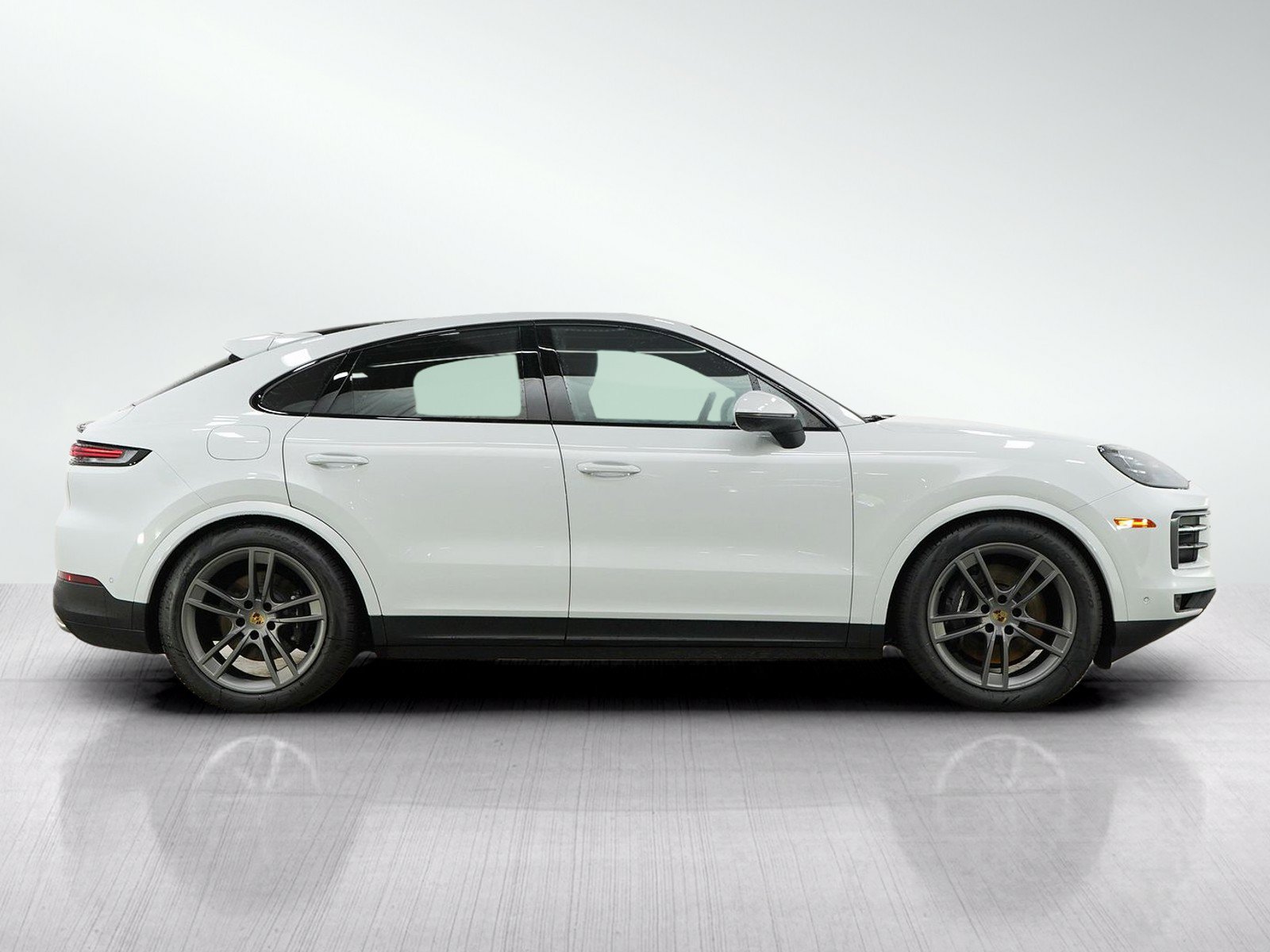 Used 2024 Porsche Cayenne Coupe AWD/4WD image 6