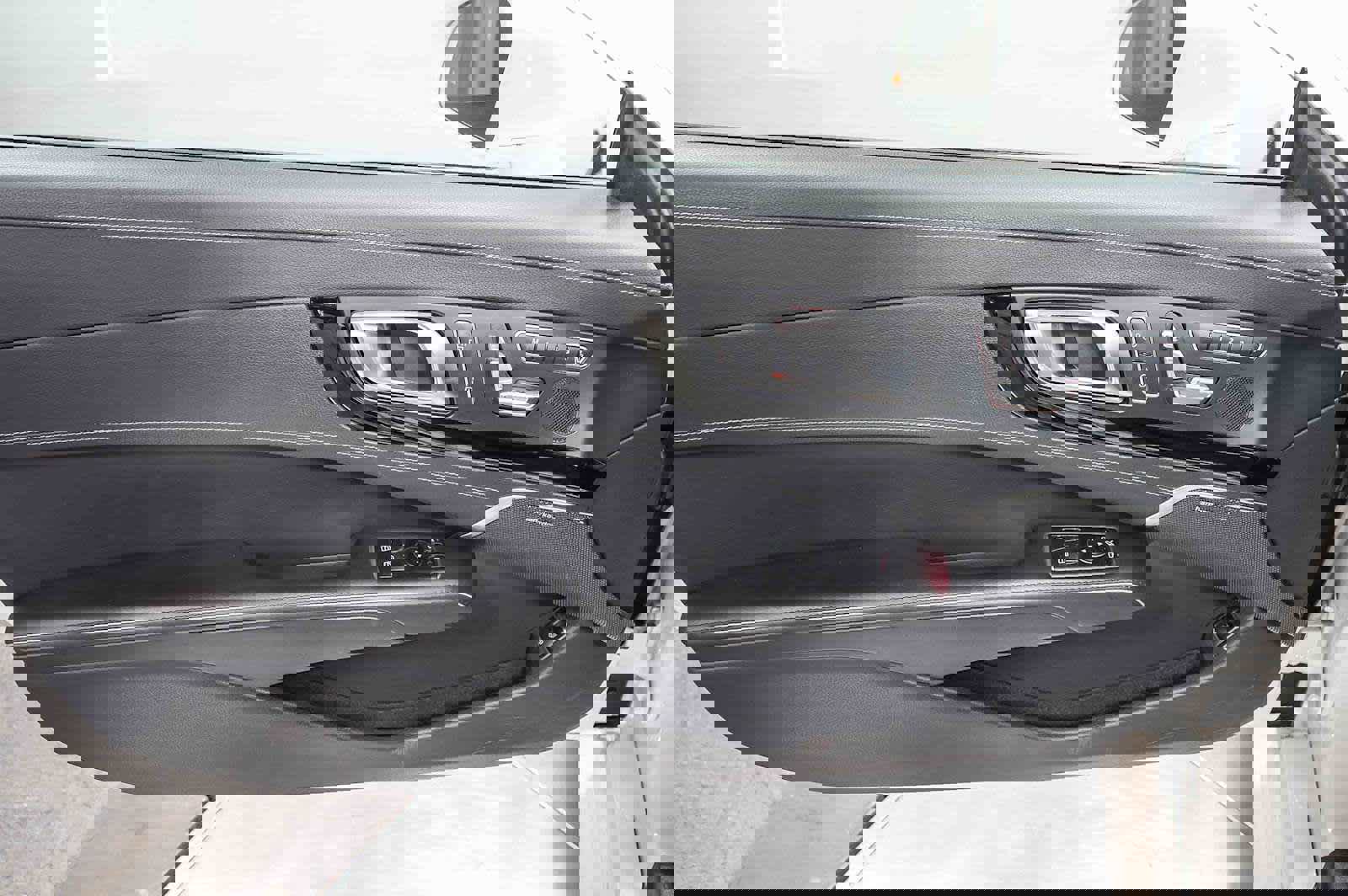 Used 2017 Mercedes-Benz SL 550 image 23