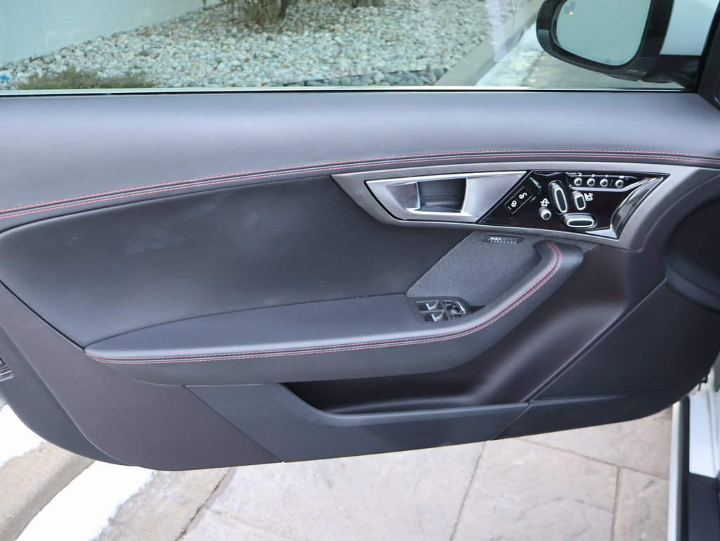 Used 2015 Jaguar F-TYPE R image 15