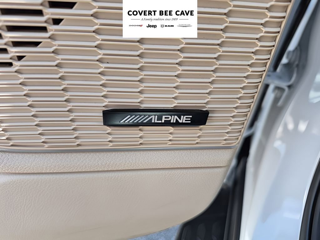 Used 2024 Jeep Grand Cherokee Limited w/ Luxury Tech Group II image 30