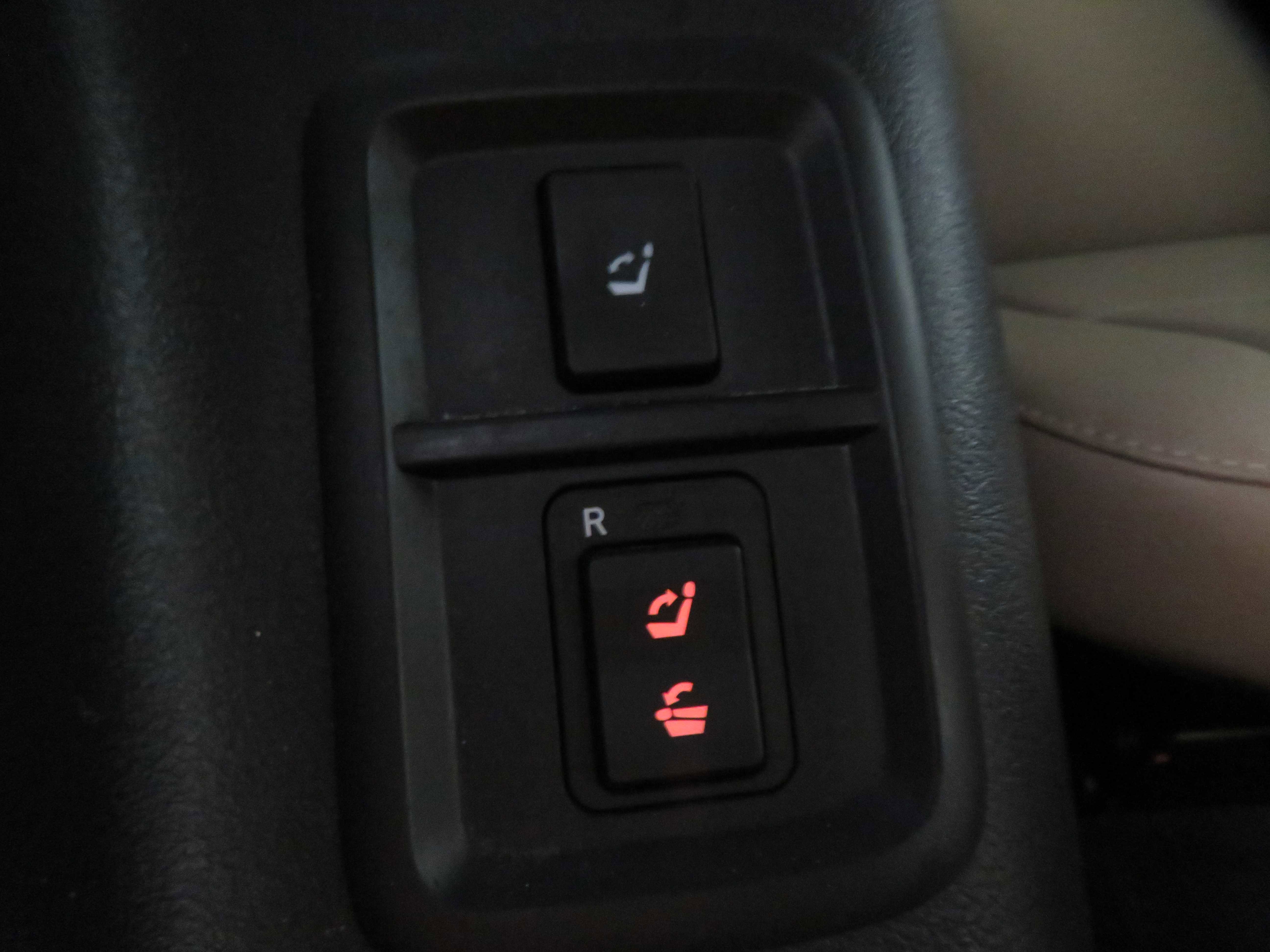 Used 2019 Toyota Sequoia Limited w/ Safety & Convenience Package RWD image 30