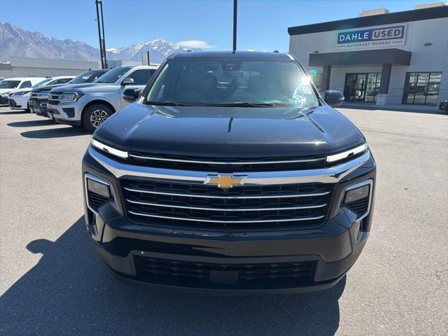 Used 2024 Chevrolet Traverse LT image 2