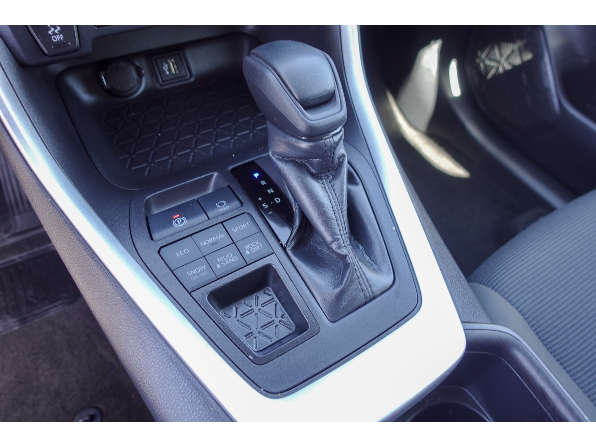 Certified 2025 Toyota RAV4 LE AWD/4WD image 18
