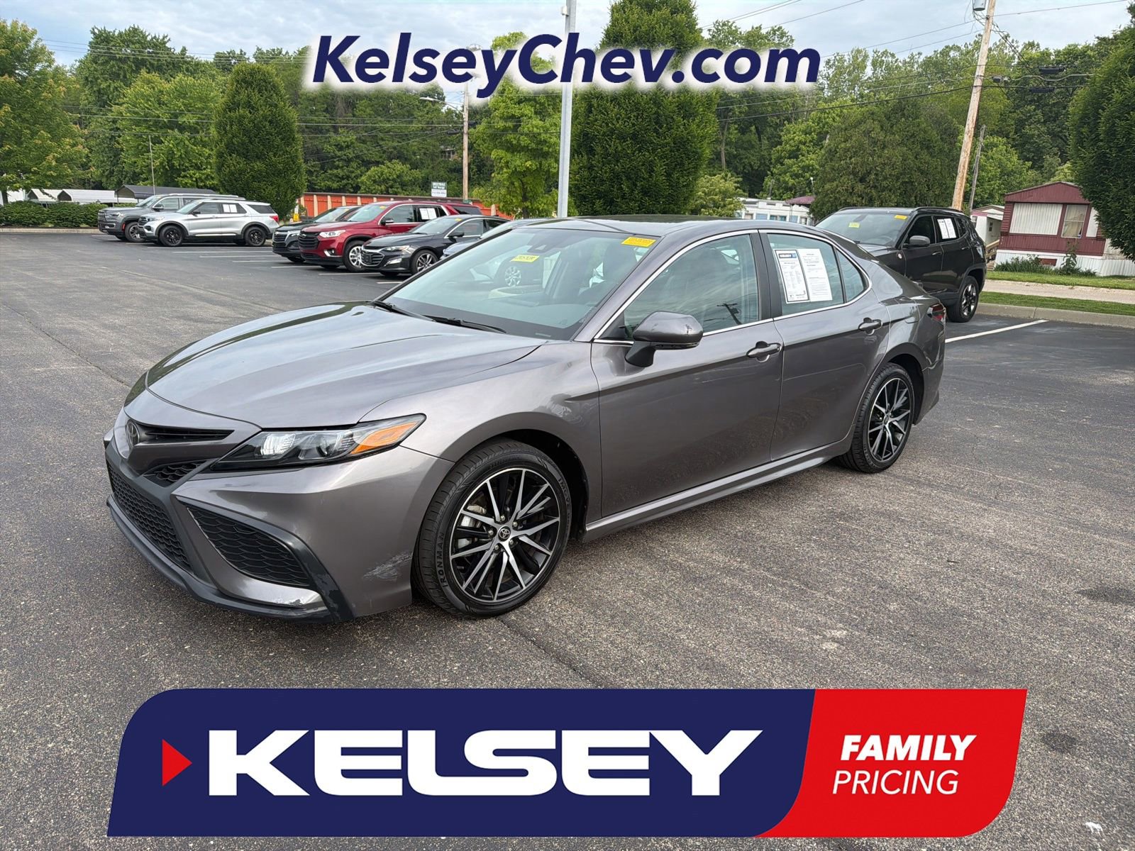Used 2024 Toyota Camry SE FWD image 1