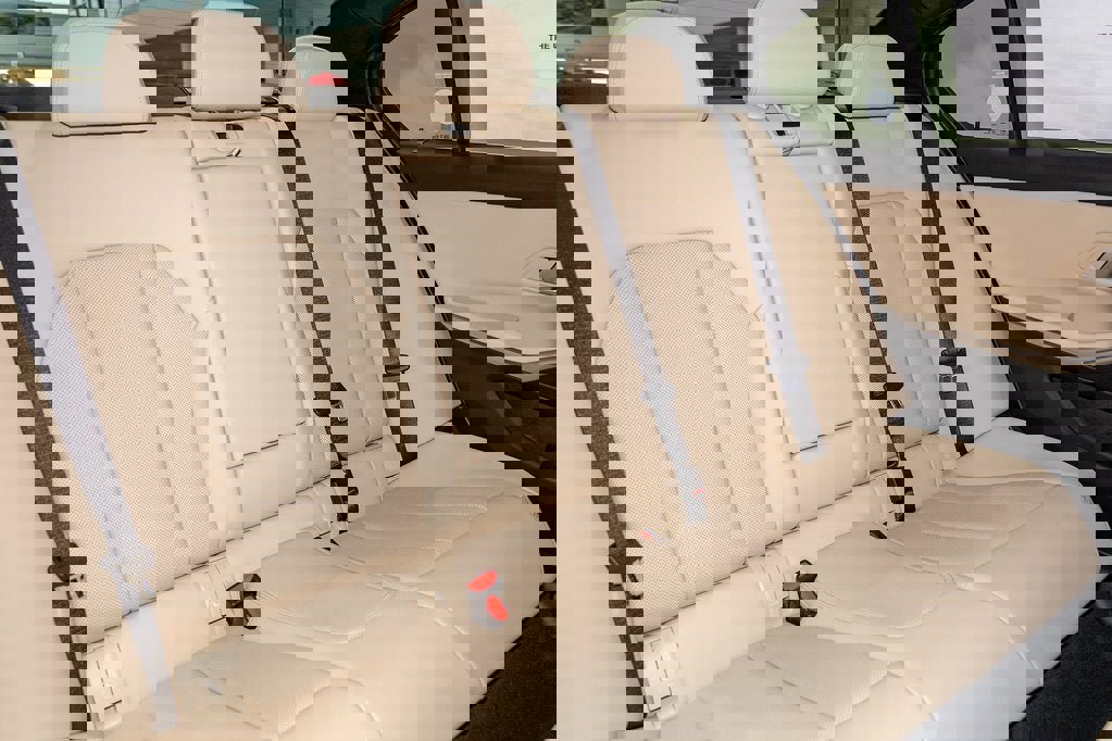 New 2026 BMW 330i xDrive Sedan w/ Convenience Package image 34