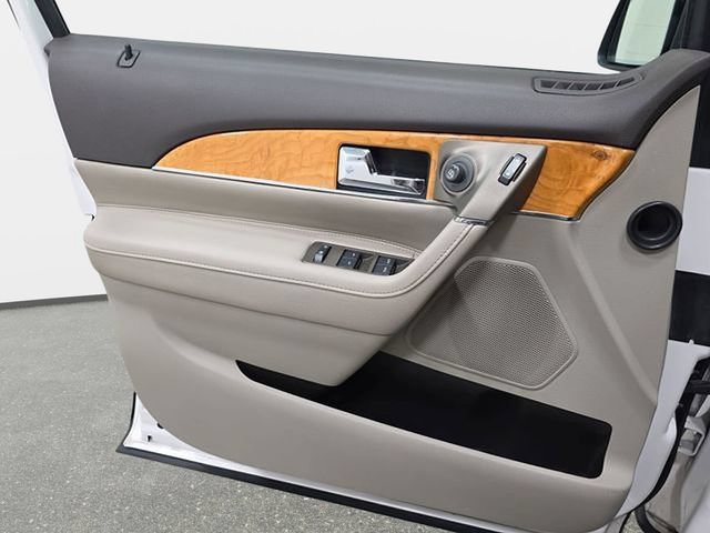 Used 2015 Lincoln MKX AWD w/ Equipment Group 102A image 27