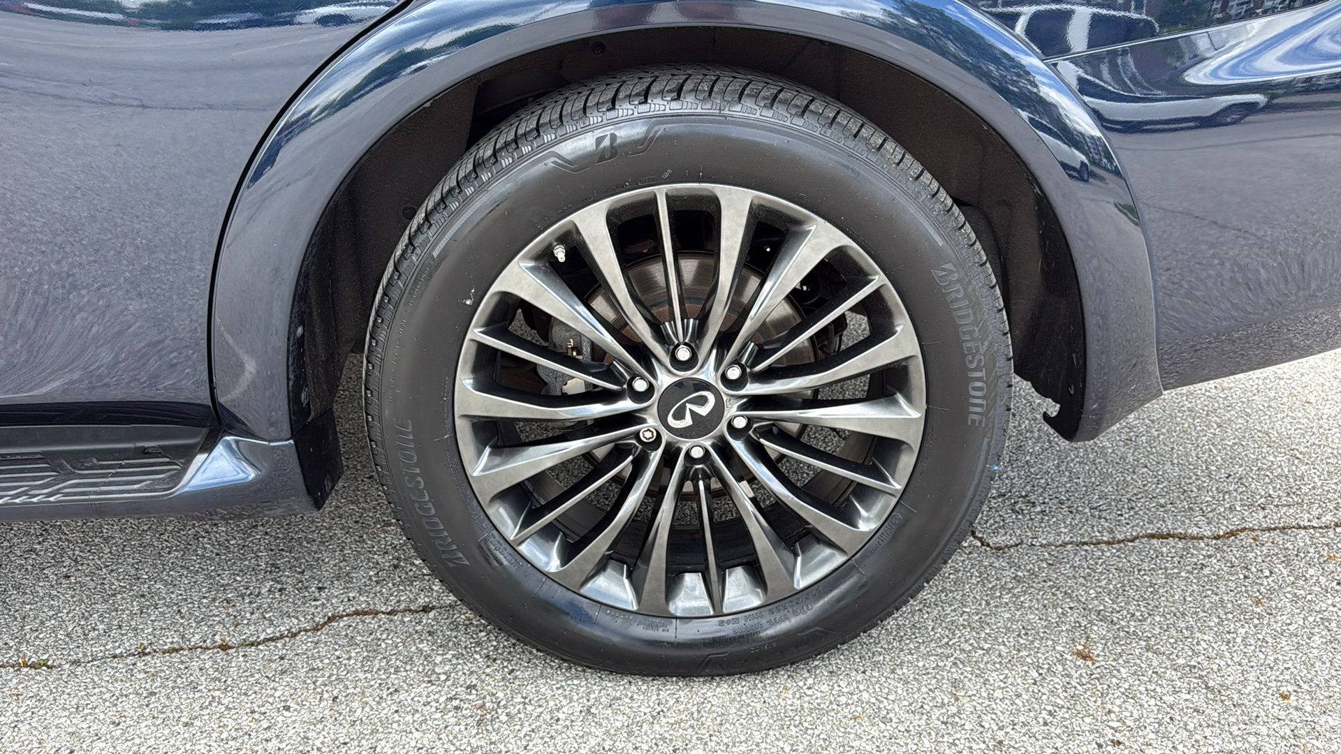 Used 2021 INFINITI QX80 Premium Select w/ All-Season Package AWD/4WD image 32