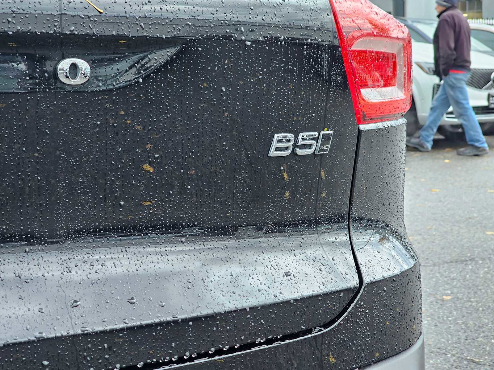 Certified 2025 Volvo XC40 B5 Plus image 15