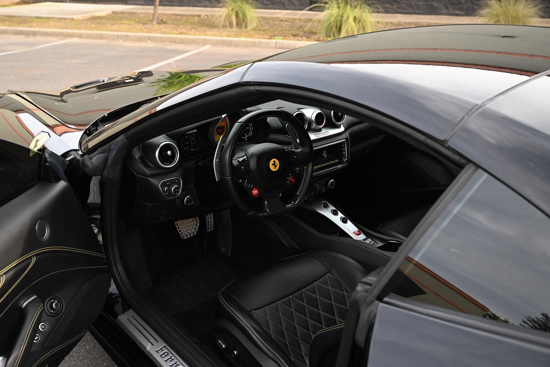 Used 2016 Ferrari California T RWD image 22