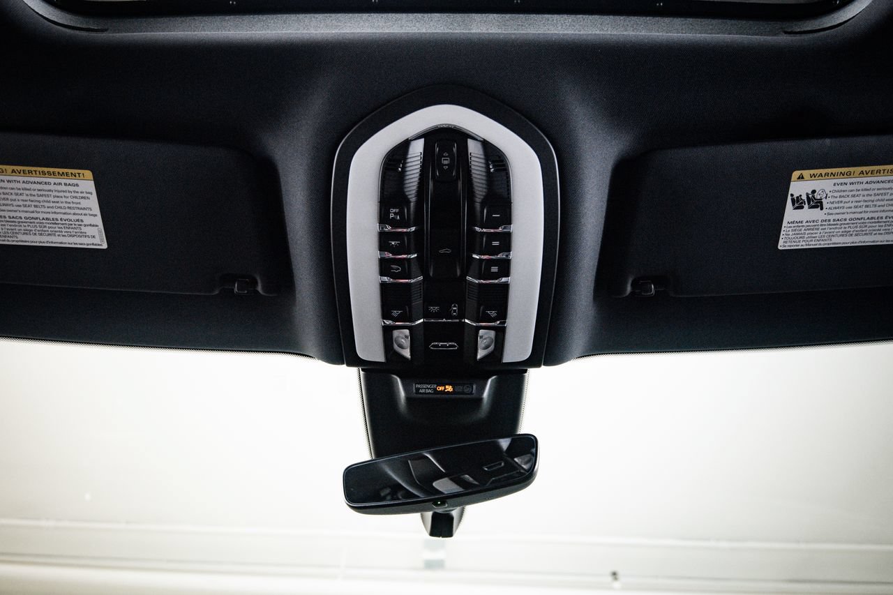 Certified 2023 Porsche Macan AWD/4WD image 20