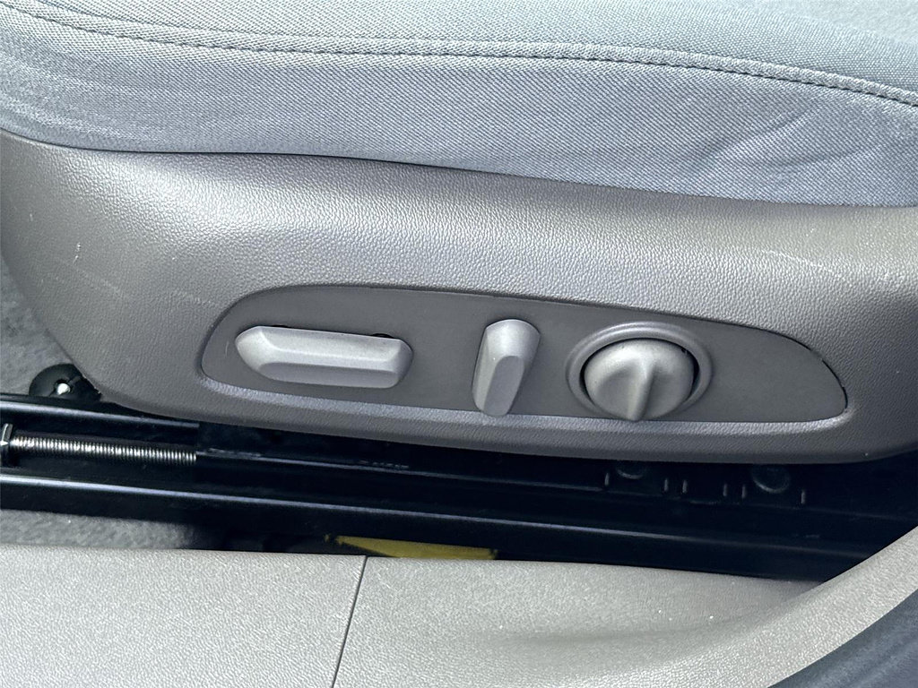 Used 2025 Chevrolet Malibu LT FWD image 32
