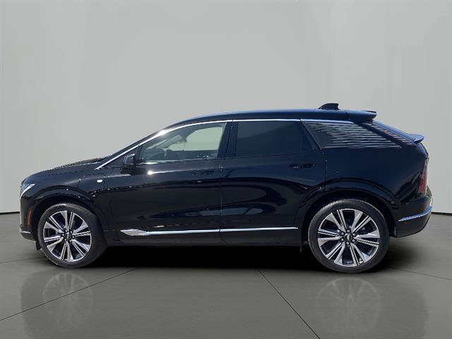 Certified 2025 Cadillac Optiq Luxury 2 AWD/4WD image 2