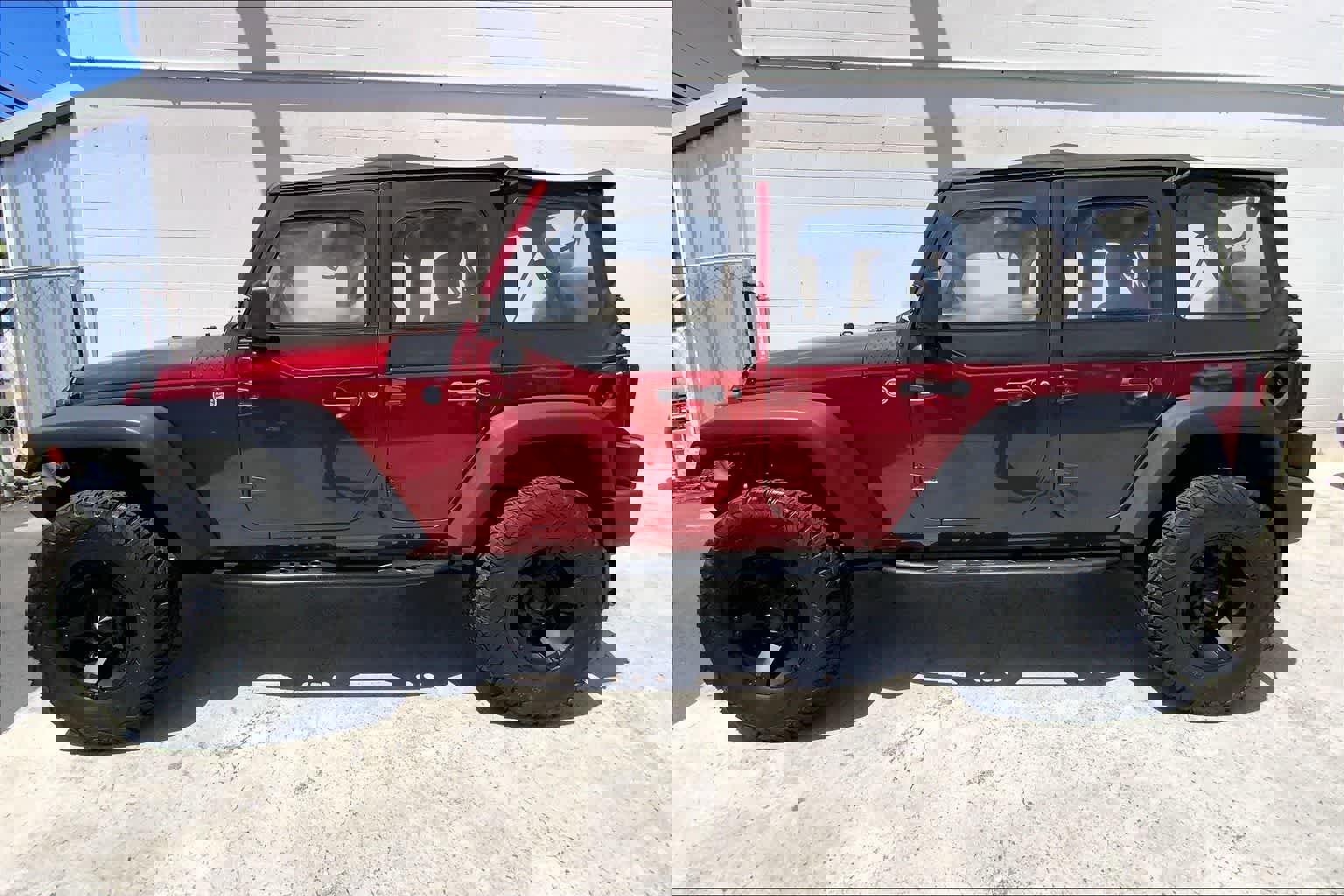 Used 2012 Jeep Wrangler Unlimited Sport w/ Connectivity Group AWD/4WD image 4