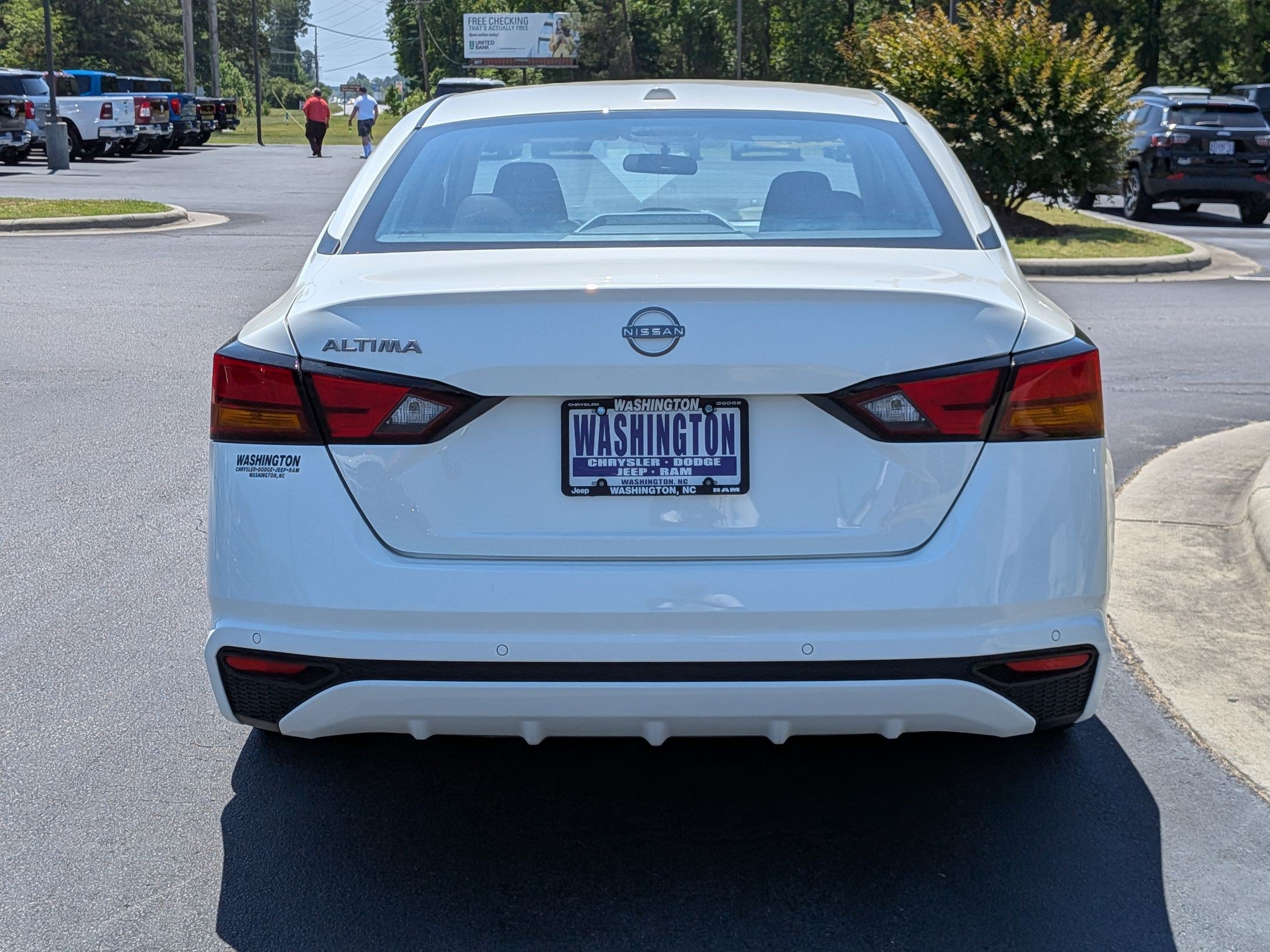 Used 2025 Nissan Altima 2.5 SV FWD image 6