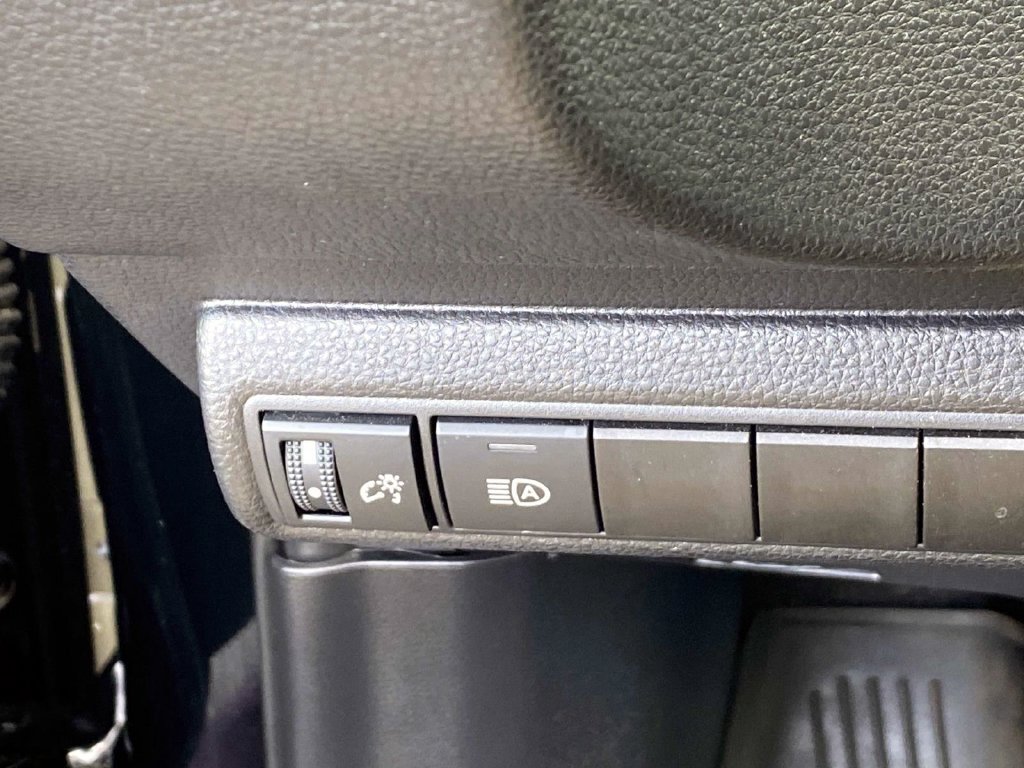 Used 2025 Toyota Corolla LE w/ LE Premium Package FWD image 19
