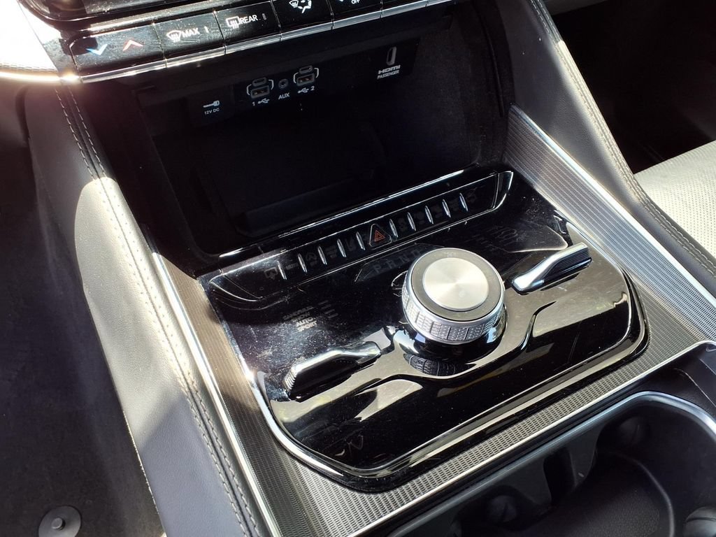Used 2024 Jeep Grand Wagoneer L Series II AWD/4WD image 21
