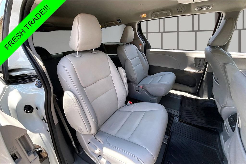 Used 2020 Toyota Sienna XLE Premium AWD/4WD image 24