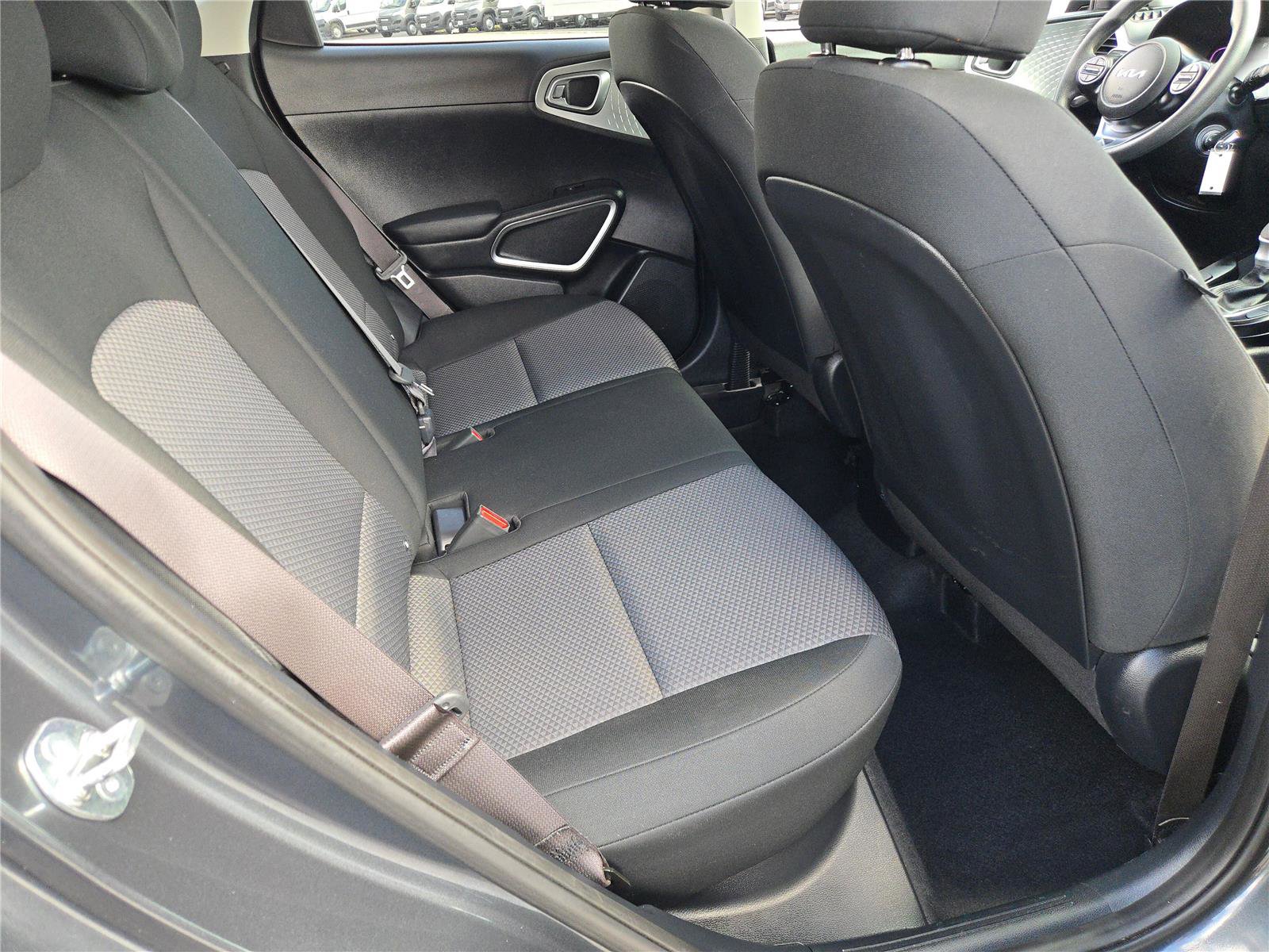 Used 2025 Kia Soul LX w/ LX Technology Package image 11