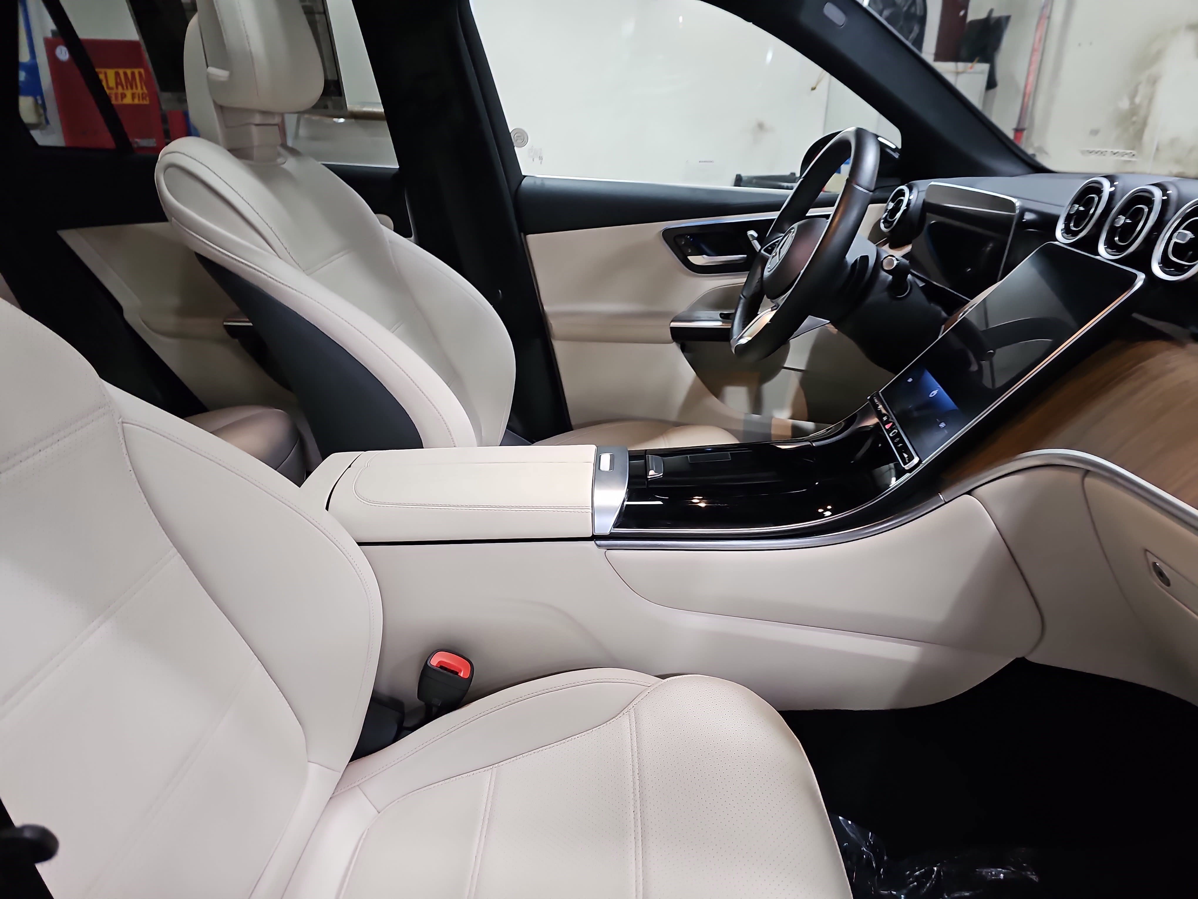 Certified 2024 Mercedes-Benz GLC 300 4MATIC image 11