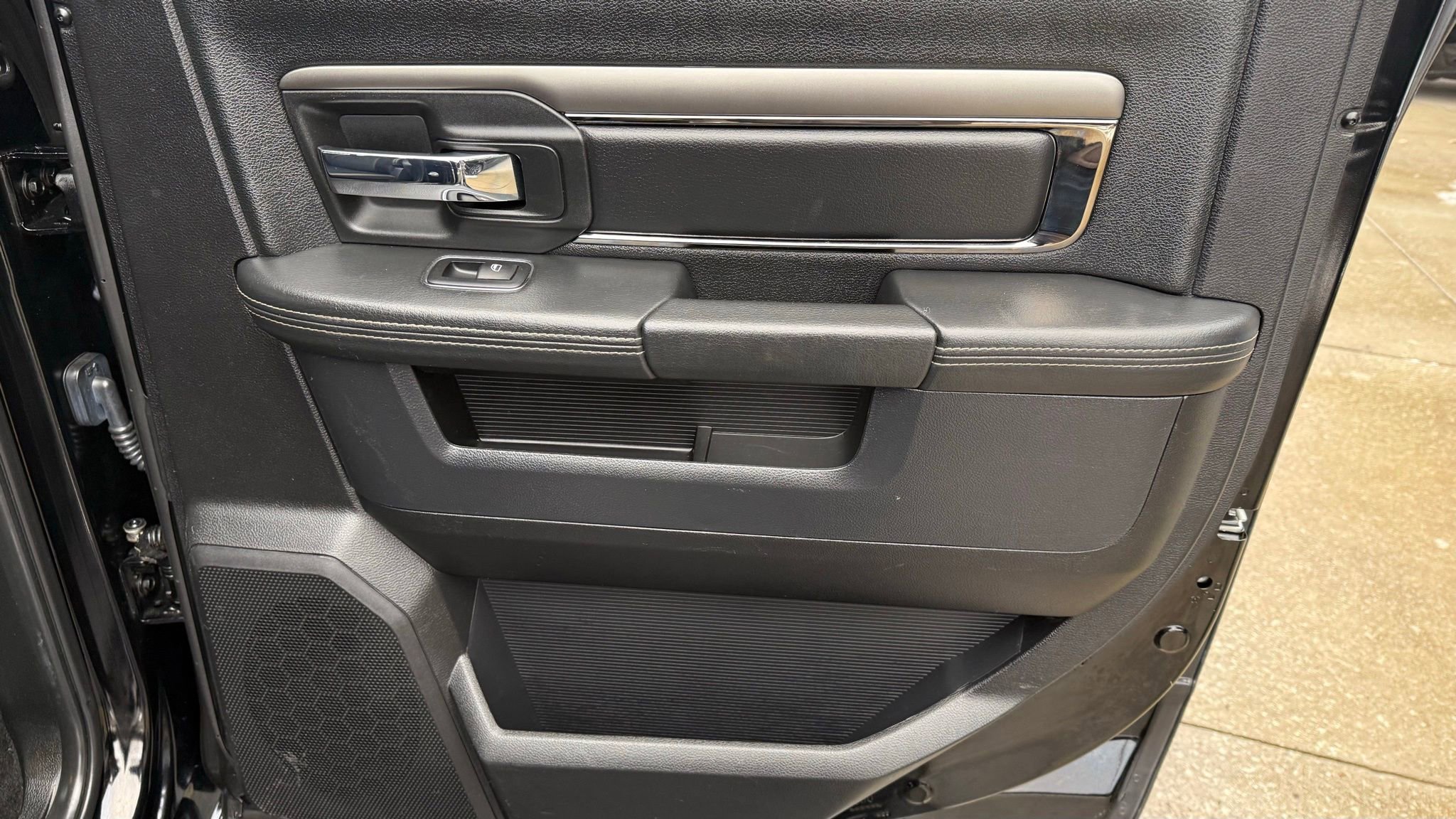 Used 2015 RAM 1500 Sport image 33