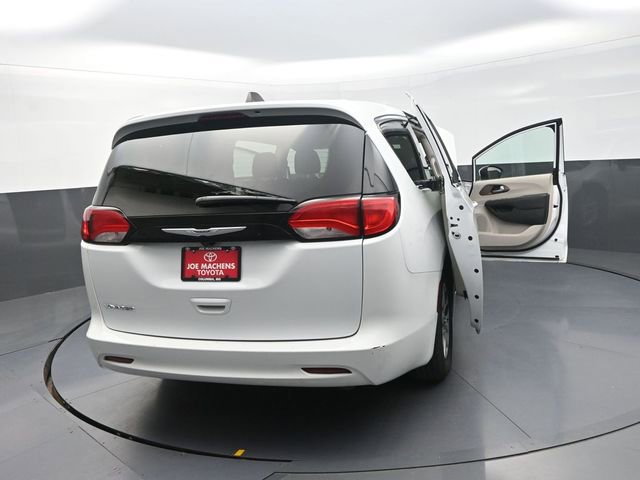 Used 2023 Chrysler Voyager LX image 44