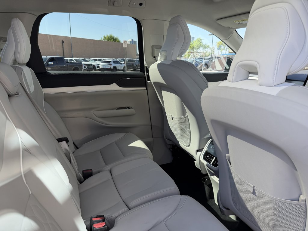 Used 2025 Volvo EX90 Plus AWD/4WD image 36