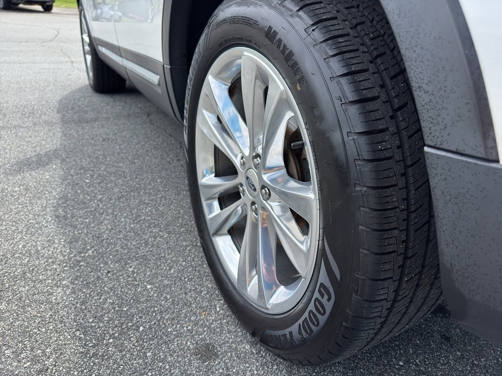 Used 2019 Ford Explorer XLT w/ Equipment Group 202A FWD image 6