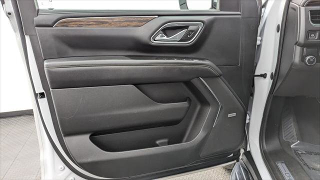 Used 2023 Chevrolet Suburban Premier image 13