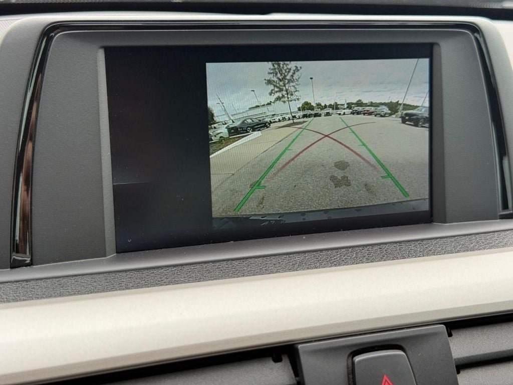 Used 2018 BMW 320i xDrive Sedan AWD/4WD image 16