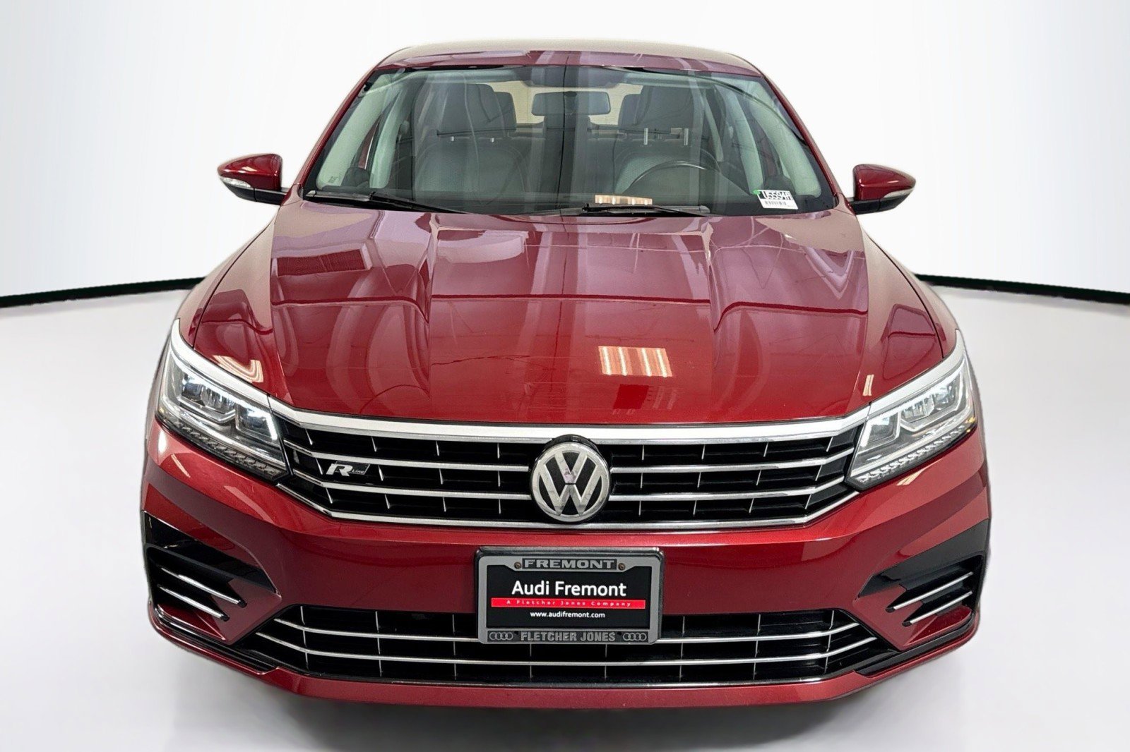 Used 2017 Volkswagen Passat 1.8T R-Line w/ R-Line Lighting Package FWD image 2