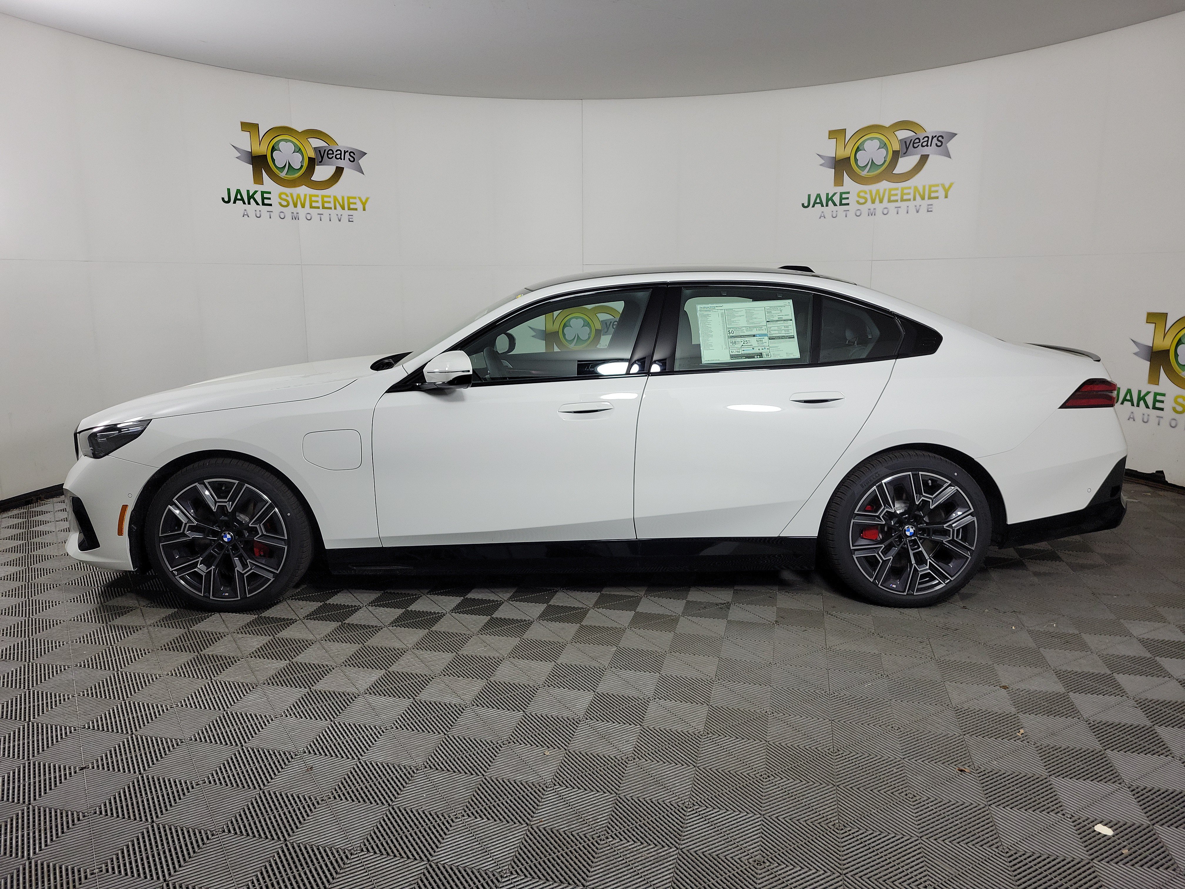 New 2026 BMW 550e xDrive w/ Executive Package AWD/4WD image 4