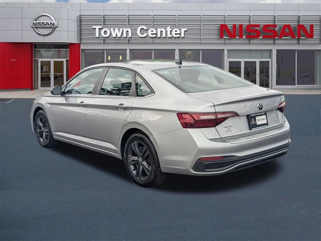 Used 2023 Volkswagen Jetta SE FWD image 5