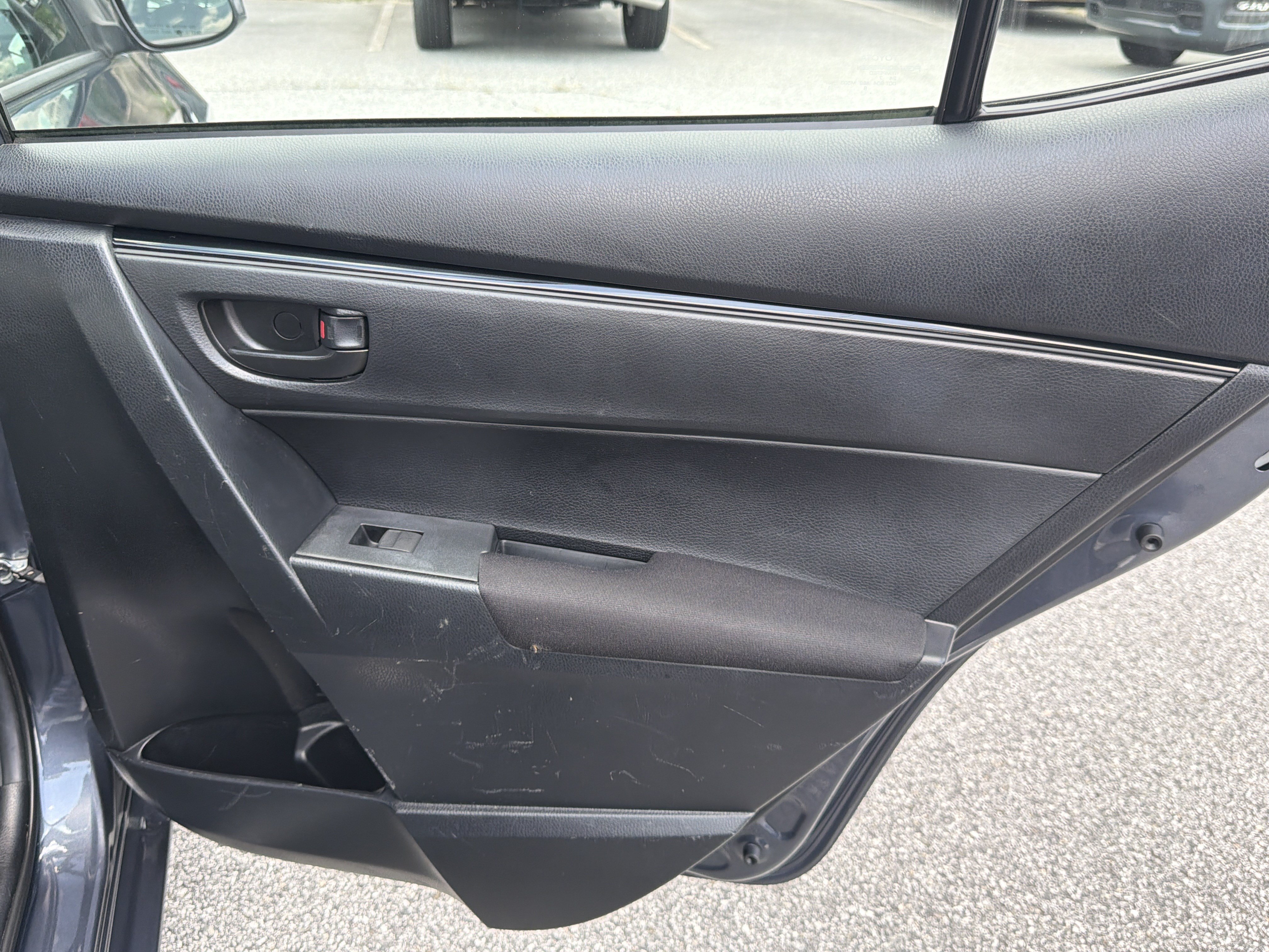 Used 2018 Toyota Corolla L FWD image 19