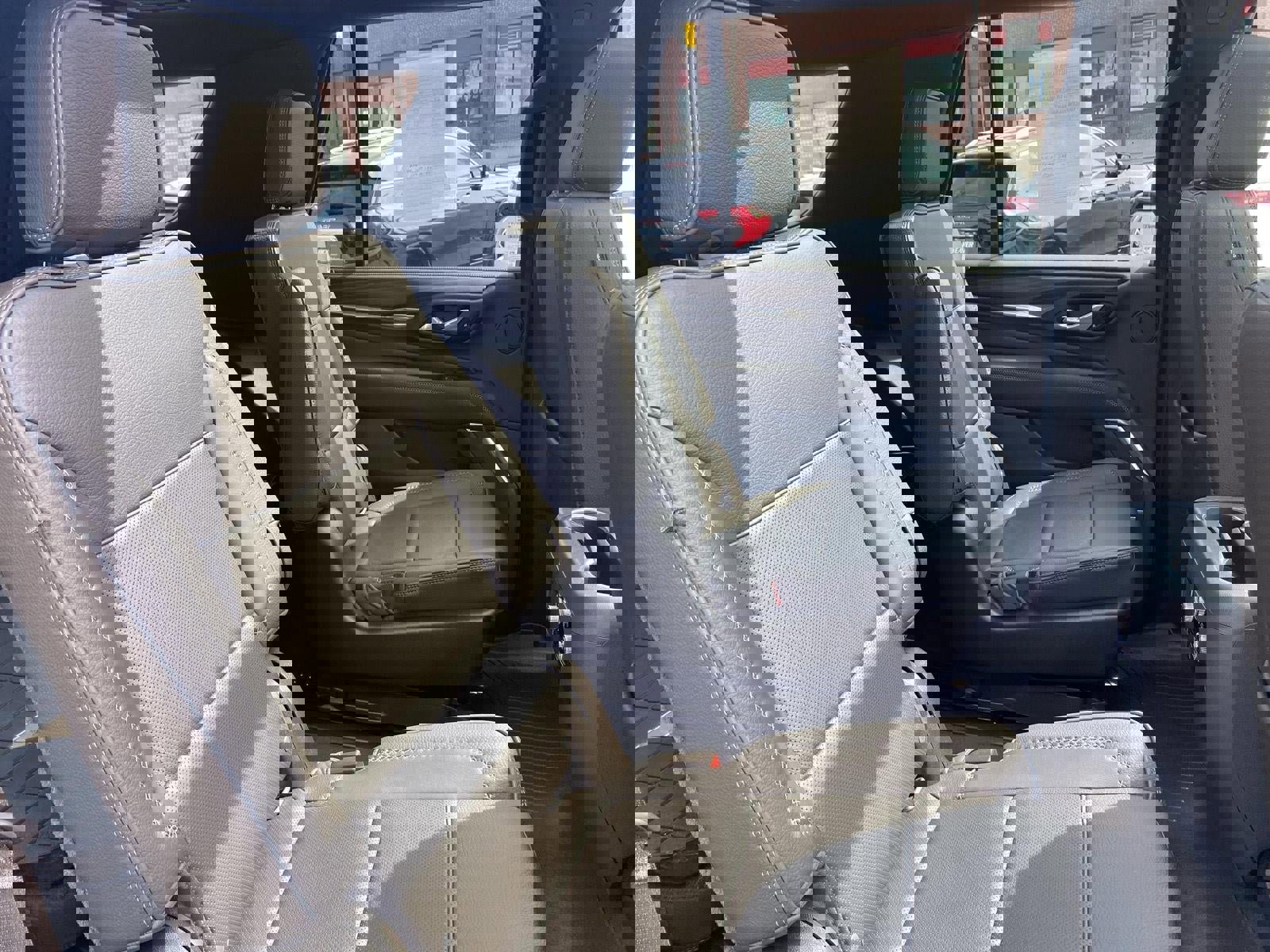 Used 2021 GMC Yukon Denali w/ Denali Premium Package image 34