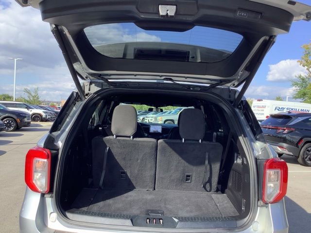 Used 2020 Ford Explorer XLT w/ Comfort Package image 9