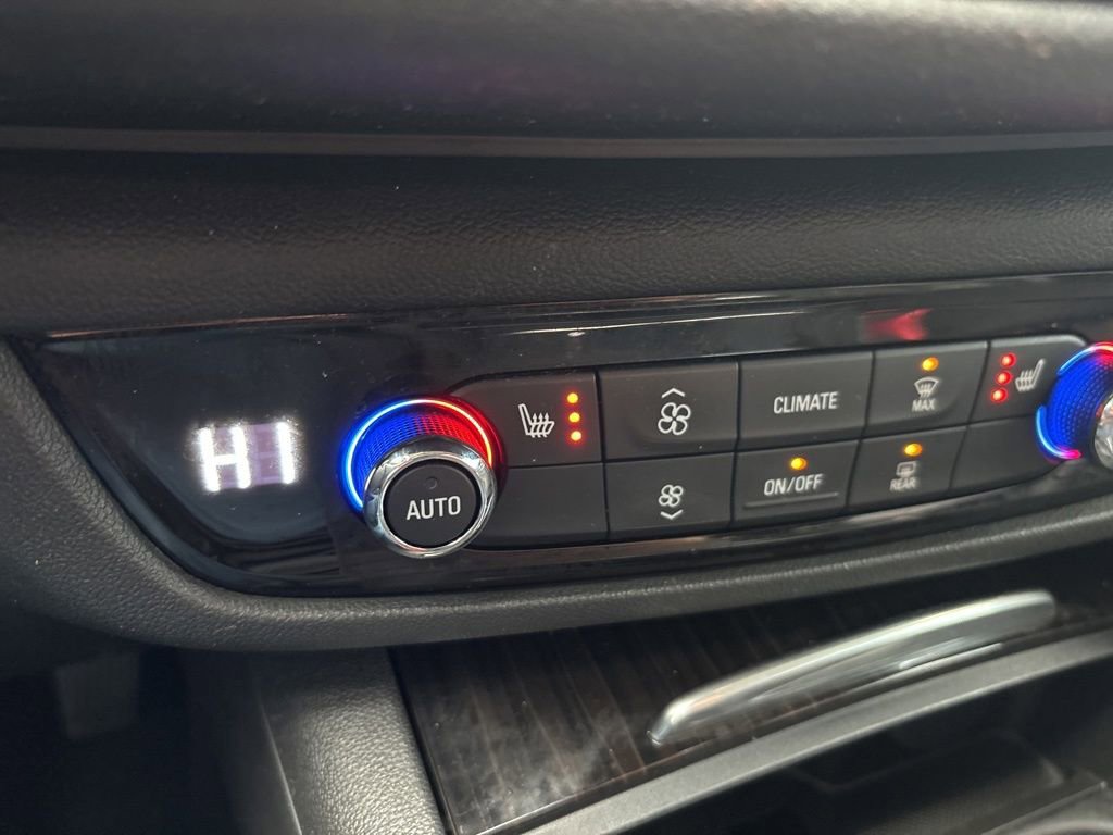 Used 2018 Buick Regal Essence w/ Driver Confidence Package #1 image 5