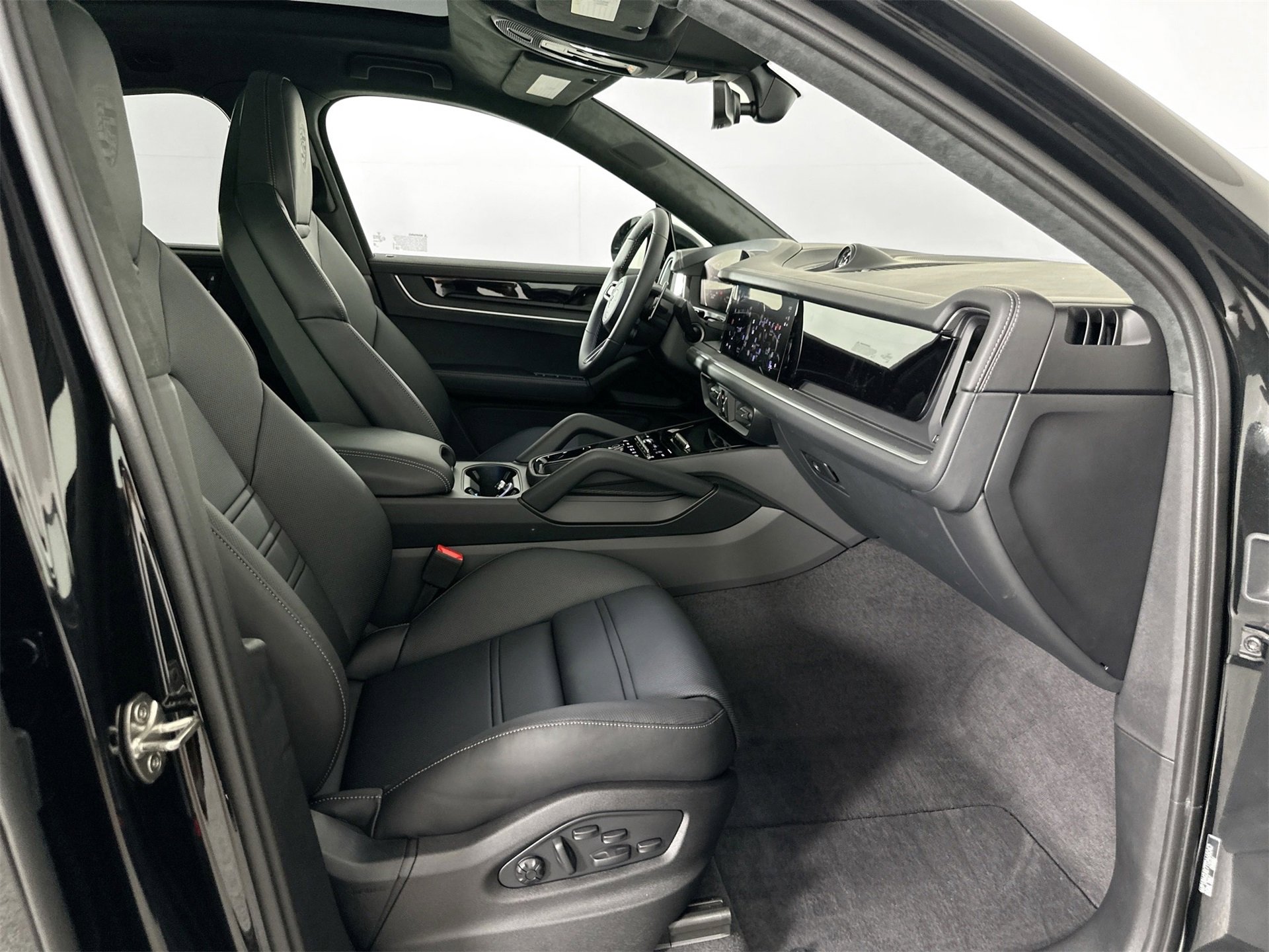 New 2026 Porsche Cayenne Turbo image 30