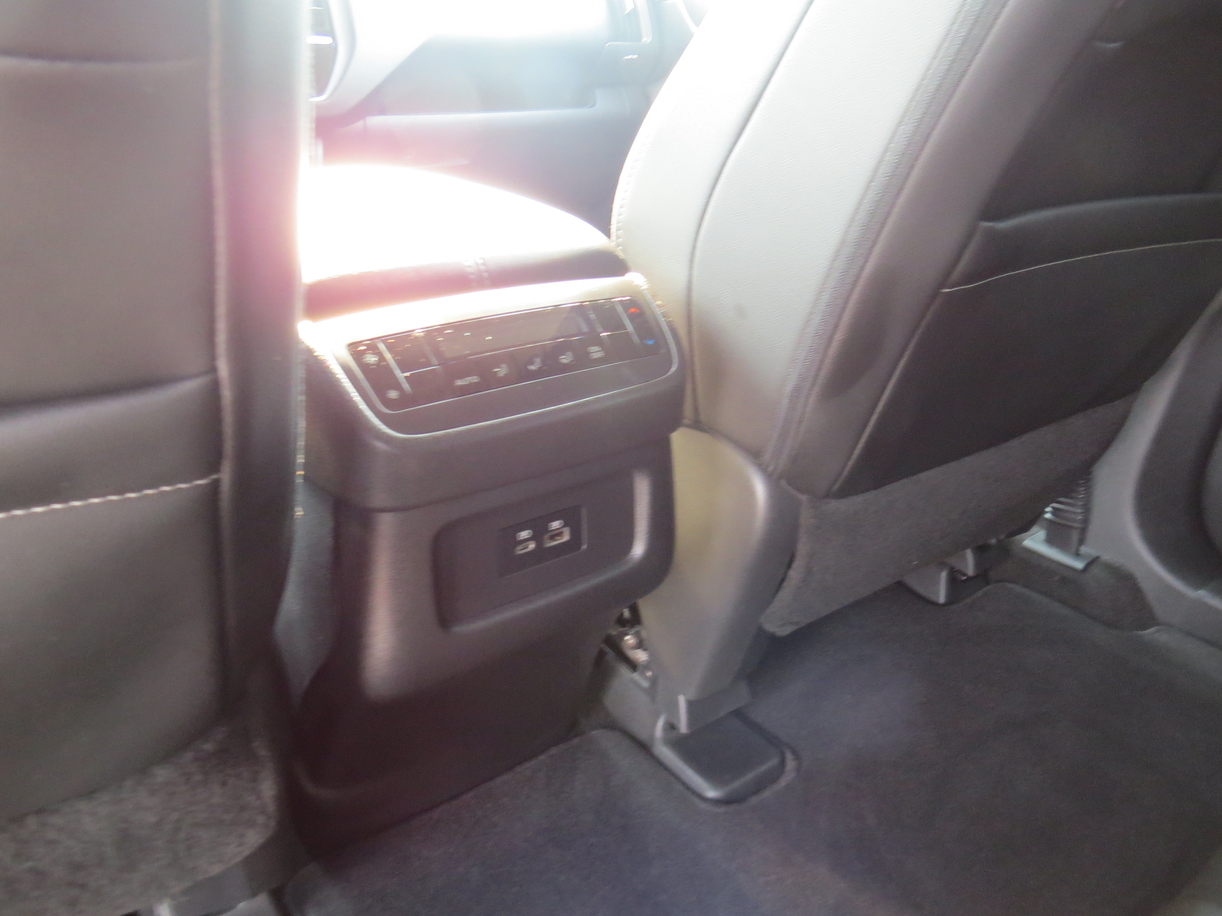 Used 2023 Nissan Pathfinder SL AWD/4WD image 18