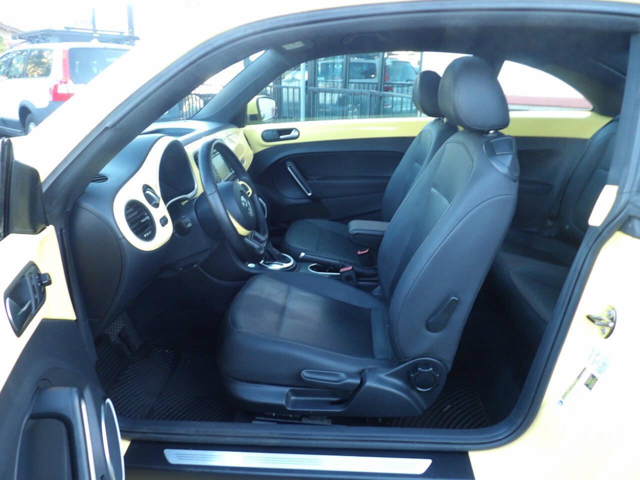 Used 2012 Volkswagen Beetle 2.5 FWD image 8