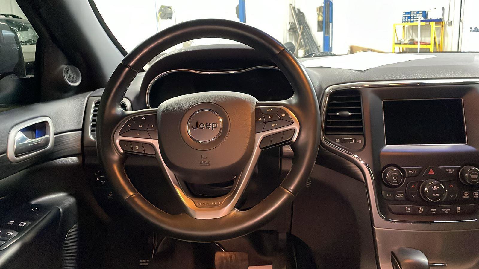 Used 2021 Jeep Grand Cherokee Laredo w/ Security & Convenience Group image 13