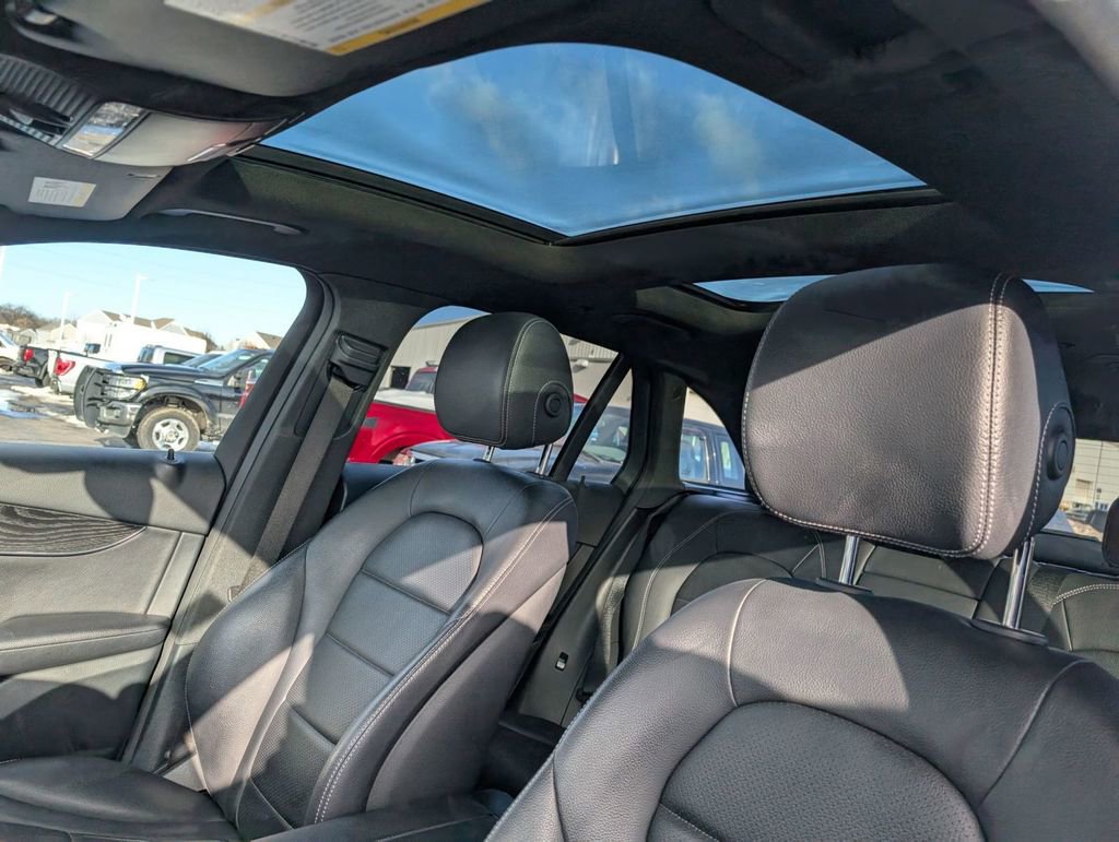 Used 2018 Mercedes-Benz GLC 300 4MATIC image 4