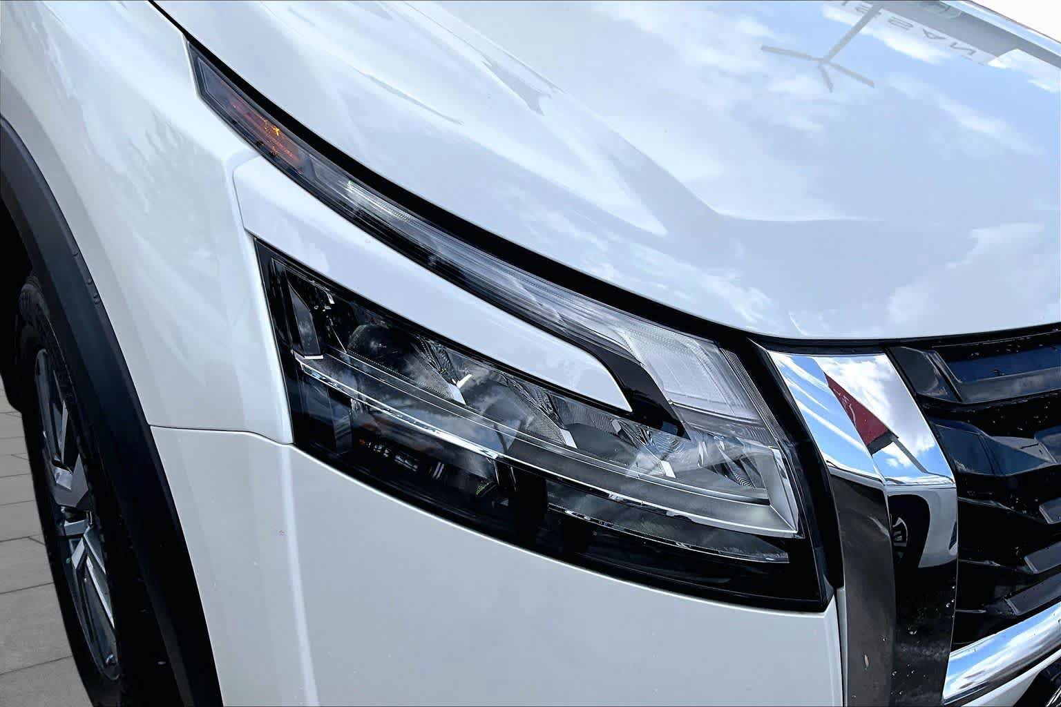 Certified 2024 Nissan Pathfinder SL FWD image 26