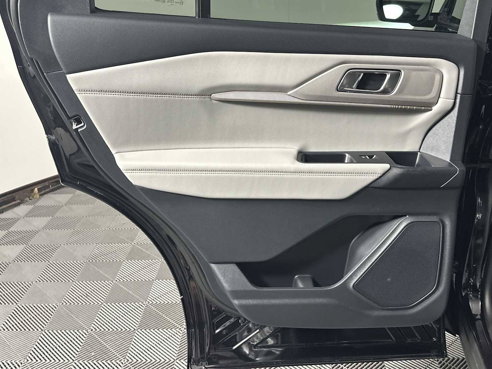 New 2026 Ford Explorer Active w/ Active Comfort Package RWD image 22