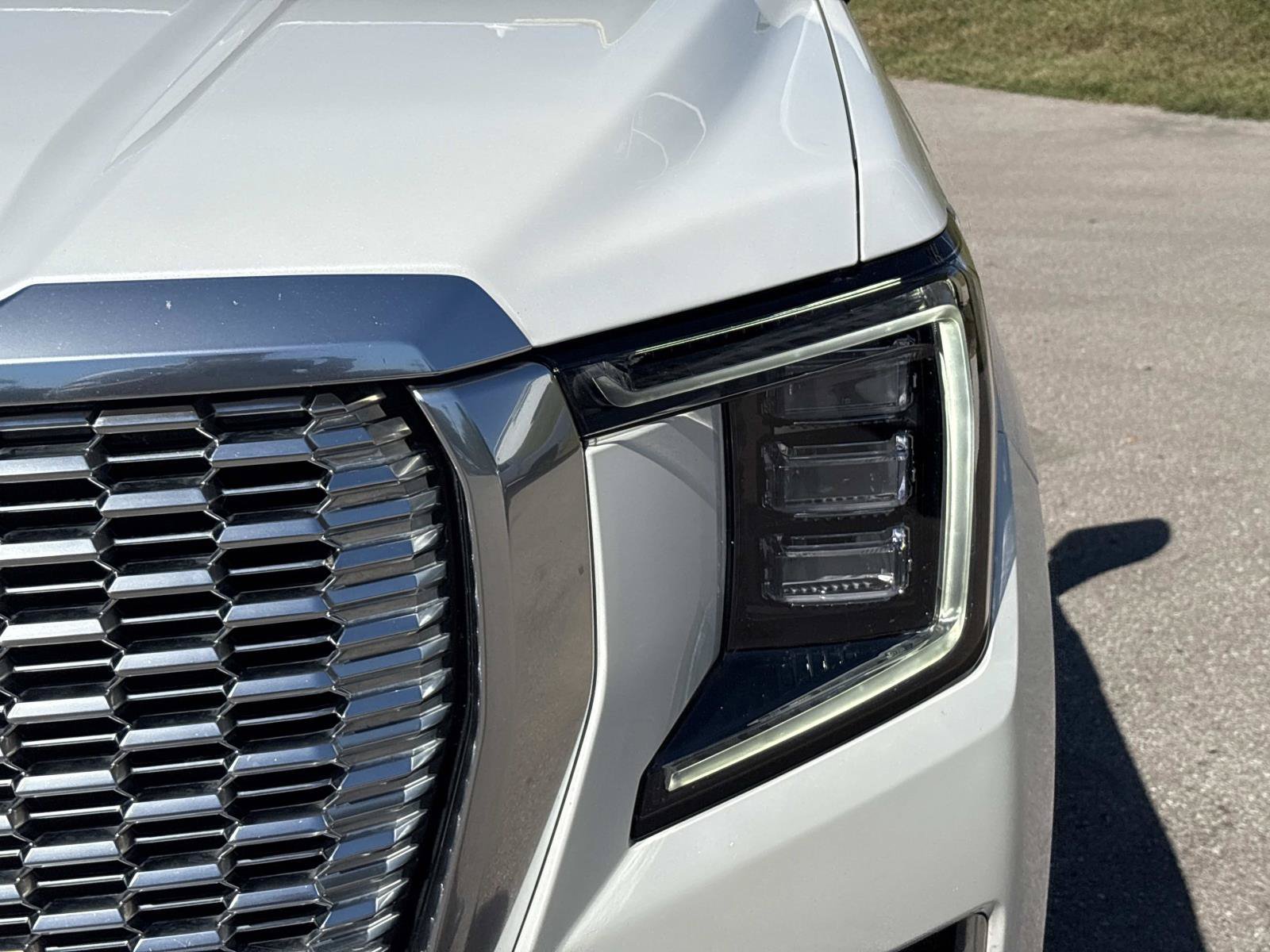 Used 2024 GMC Yukon XL Denali w/ Advanced Technology Package AWD/4WD image 9